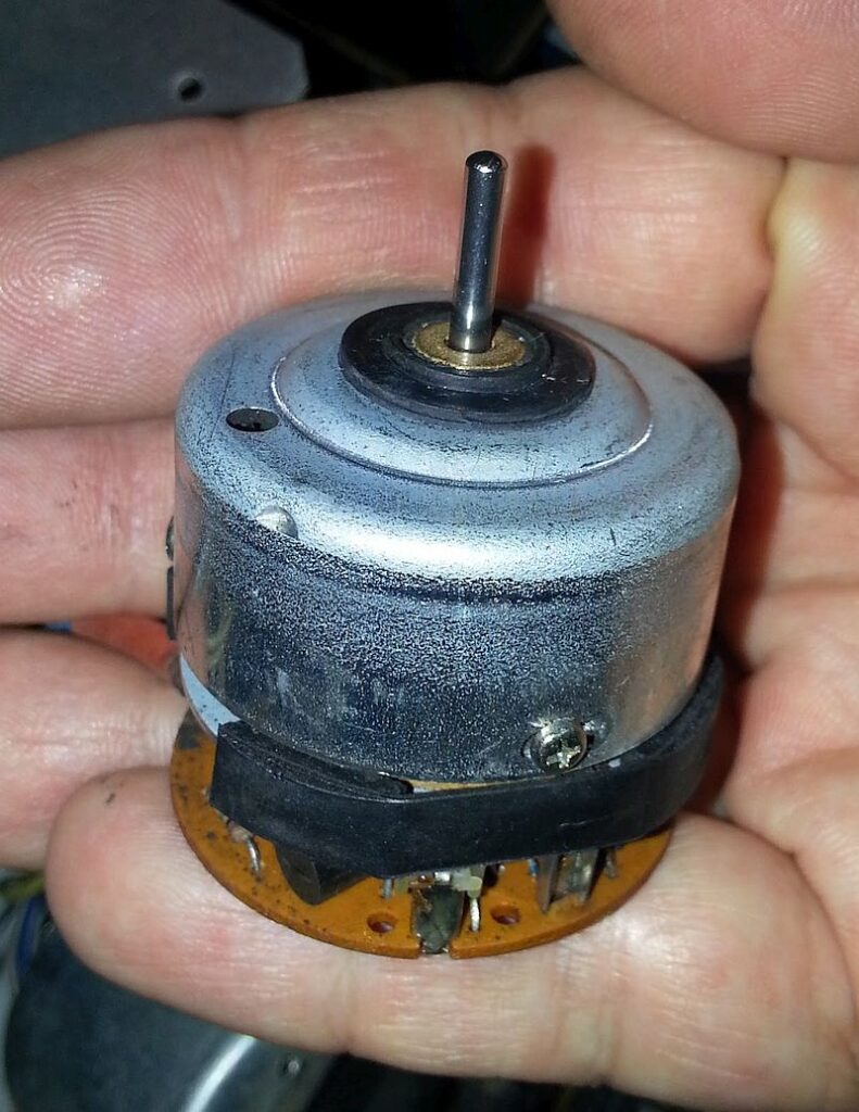 LUBRICAR EL MOTOR DEL TOCADISCOS